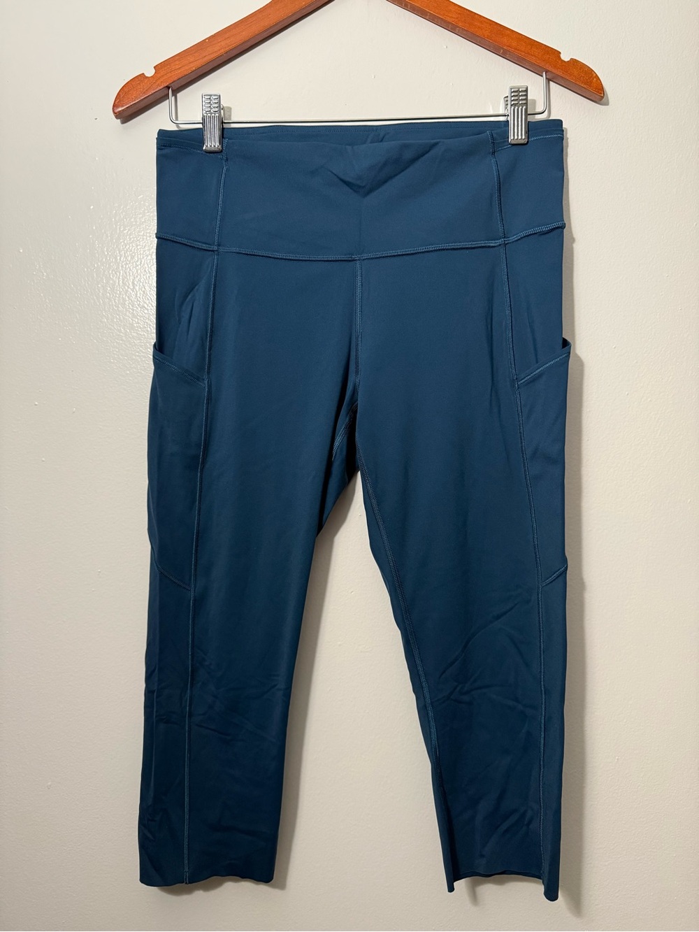 Lululemon Raw Hem Capri Leggings